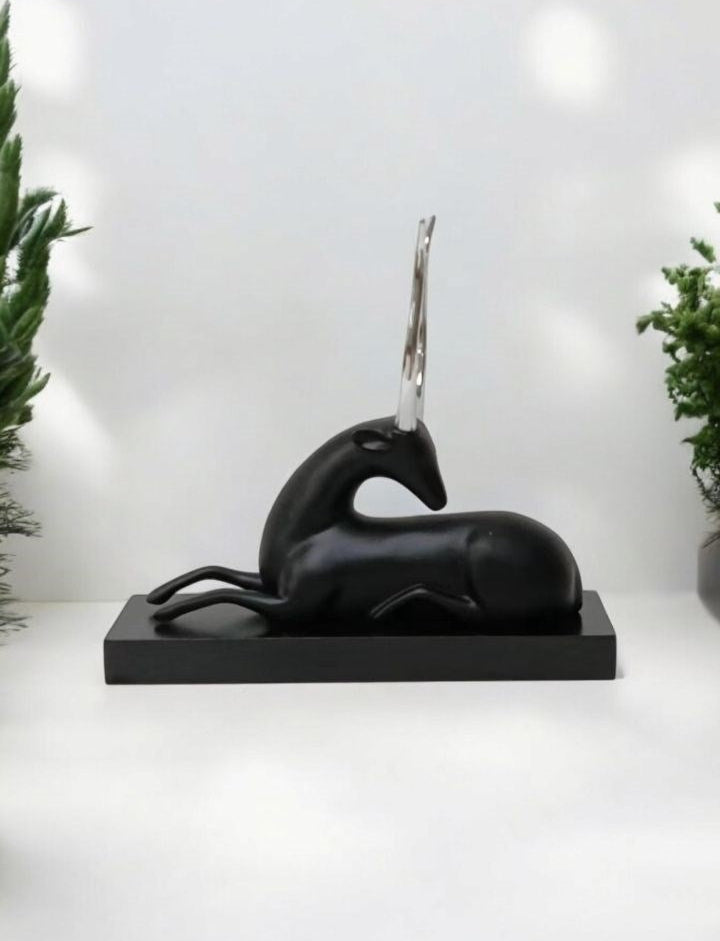 Stunning Deer figure| Black-silver|33x30 cm